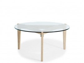 GE 465 BUTTERFLY coffee table 100 cm BY Hans Wegner. New edition