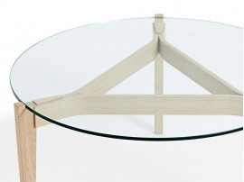 GE 465 BUTTERFLY coffee table 100 cm BY Hans Wegner. New edition