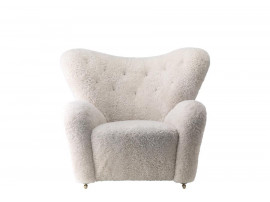 Fauteuil scandinave Man lounge chair, peau de mouton. Nouvelle édition.