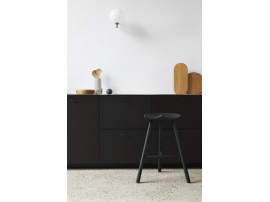 Tabouret scandinave Shoemaker Chair™ No. 49 teinté noir. 68 cm ou 78 cm. Nouvelle édition 