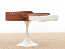 Chevet ou table d'appoint scandinave en palissandre de Rio pied tulipe