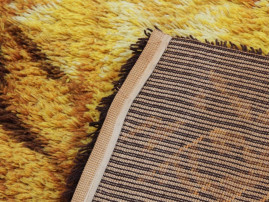 Tapis scandinave  Rya en laine vierge à motifs orangés et marons