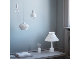 Lampe à poser scandinave   en porcelaine Esben Klint, 46 cm. Nouvelle édition