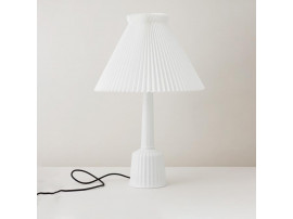 Lampe à poser scandinave   en porcelaine Esben Klint, 67 cm. Nouvelle édition