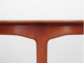 Mid-Century  modern scandinavian cirular dining table in teak by Henning Kjaernulf 