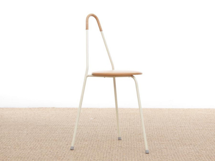 Tabouret scandinave tripode à poignée