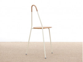 Tabouret scandinave tripode à poignée