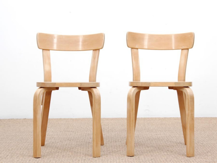 Mid-Century  modern scandinavian pair of chairs model 69  by Alva Aalto