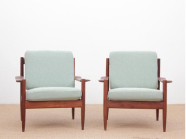 Mid-Century  modern scandinavian pair of lounge chairs in teak