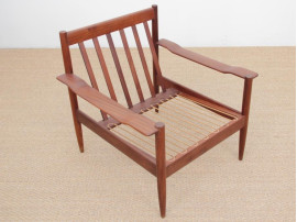 Mid-Century  modern scandinavian pair of lounge chairs in teak