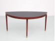 Table basse scandinave ou table d'appoint demi lune en acajou