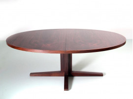 Mid-Century  modern scandinavian oval dining table in Rio rosewood by John Mortensen