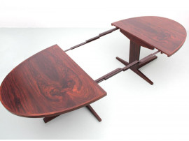 Mid-Century  modern scandinavian oval dining table in Rio rosewood by John Mortensen