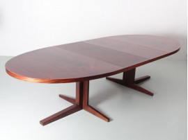 Mid-Century  modern scandinavian oval dining table in Rio rosewood by John Mortensen