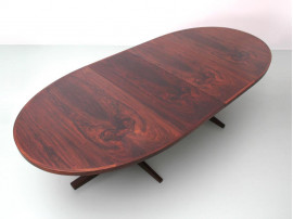 Mid-Century  modern scandinavian oval dining table in Rio rosewood by John Mortensen