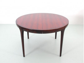 Mid-Century  modern scandinavian oval dining table in Rio rosewood by Kofod Larsen