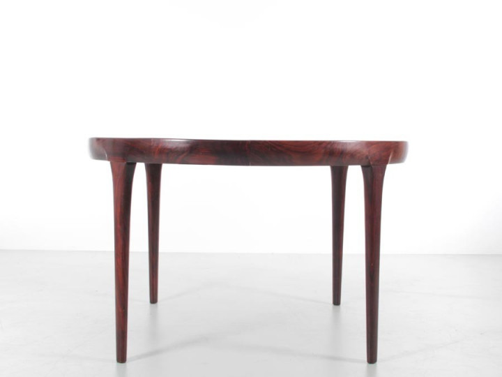 Mid-Century  modern scandinavian oval dining table in Rio rosewood by Kofod Larsen