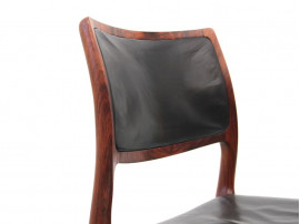 Suite de 6 chaises scandinaves en palissandre de Rio modèle N°80