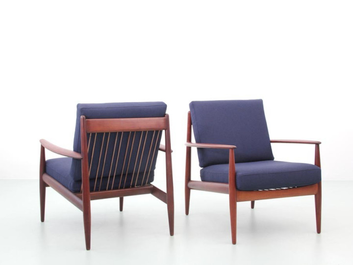Mid-Century  modern pair of lounge chairs in teak model 118 by Grete Jalk