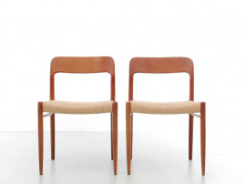 Paire de chaises scandinaves en teck modèle 75