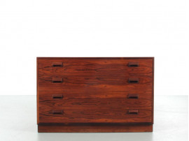 Mid-Century  modern  Scandinavian chest of drawers in Rio rosewood by Borge Mogensen