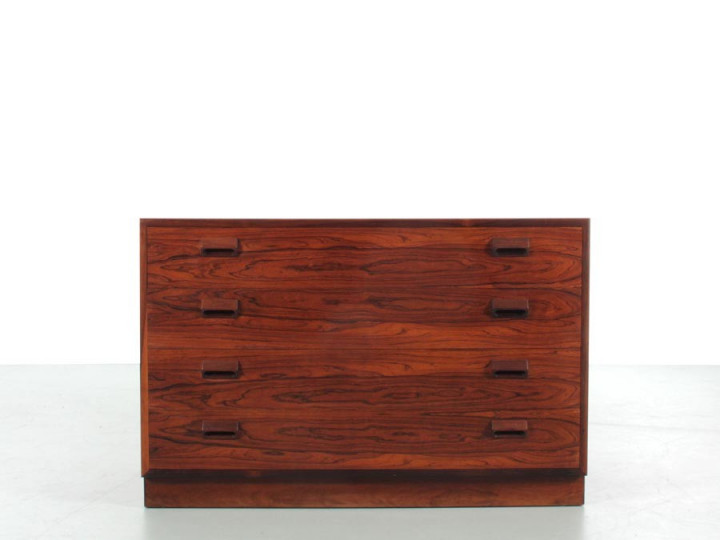 Mid-Century  modern  Scandinavian chest of drawers in Rio rosewood by Borge Mogensen