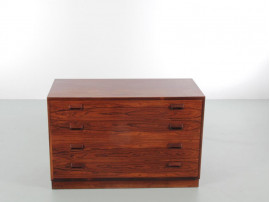 Mid-Century  modern  Scandinavian chest of drawers in Rio rosewood by Borge Mogensen