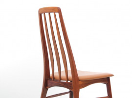 Suite de 4 chaises et 2 fauteuils modèle Eva en palissandre de Rio