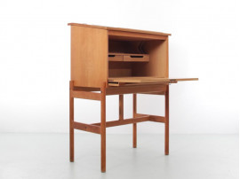 Mid-Century  modern scandinavian secretary in oak by Arne Wahl Iversen model 67