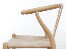 Chaise scandinave modèle Wishbone ou CH 24. Edition neuve. 