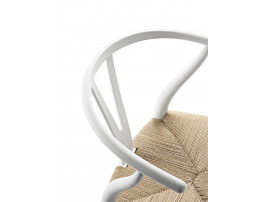 Chaise scandinave modèle Wishbone ou CH24 soft colors. Edition neuve.