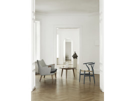 Chaise scandinave modèle Wishbone ou CH24 soft colors. Edition neuve.