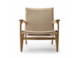 Fauteuil scandinave modèle CH25 en chêne. Nouvelle édition.