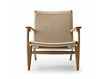 Fauteuil scandinave modèle CH25 en chêne. Nouvelle édition.