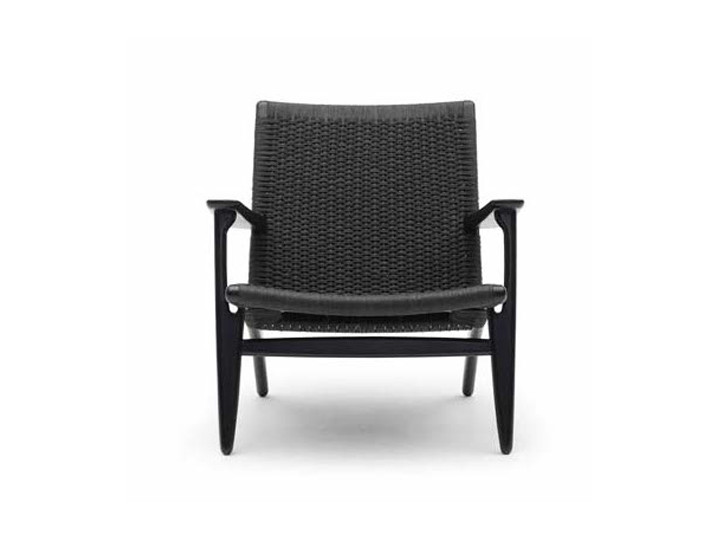 Fauteuil scandinave modèle CH25 en chêne laqué noir. Nouvelle édition.