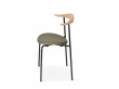 Chaise scandinave CH88P assise rembourrée, pieds noirs. Edition neuve.