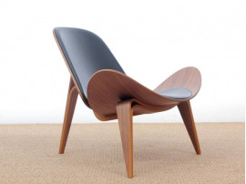 Fauteuil scandinave CH 07 ou Shell Chair. Nouvelle édition.