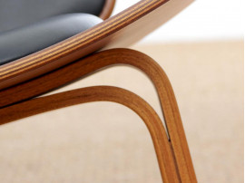 Fauteuil scandinave CH 07 ou Shell Chair. Nouvelle édition.