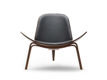 Fauteuil scandinave CH07 ou Shell Chair, noyer. Nouvelle édition.