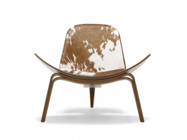 Mid-Century  modern scandinavian easychair CH07 cowhide by Hans Wegner. New edition.