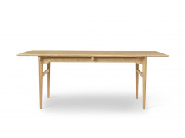 Table de repas scandinave modèle CH327. 248 cm x 95 cm. Edition neuve.