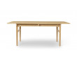 Table de repas scandinave modèle CH327. 248 cm x 95 cm. Edition neuve.