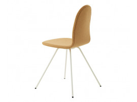 Tongue chair upholstered by Arne Jacobsen, new releases.