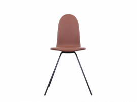 Tongue chair upholstered by Arne Jacobsen, new releases.