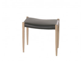 Scandinavian teak and leather stool  N° 80 by Niels Moller.  New édition