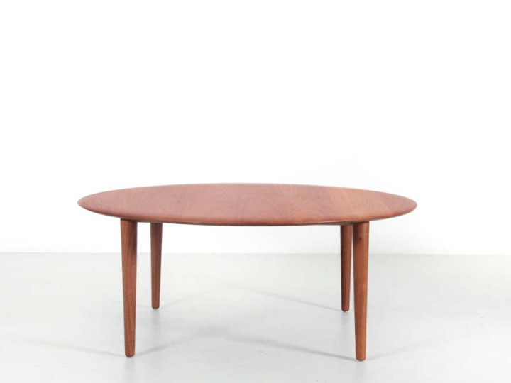 Mid-Century Modern scandinavian coffee table in solid teak  by Hvidt & Mølgaard Nielsen for France and Søn. 