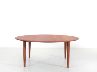 Mid-Century Modern scandinavian coffee table in solid teak  by Hvidt & Mølgaard Nielsen for France and Søn. 