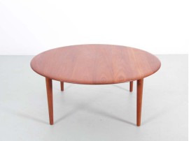 Mid-Century Modern scandinavian coffee table in solid teak  by Hvidt & Mølgaard Nielsen for France and Søn. 