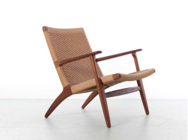 Mid century modern pair of lounge chair CH25 by Hans Wegner