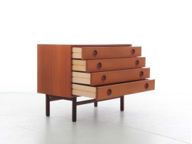 Mid century modern scandinavian chest of drawers in teakMid century modern scandinavian chest of drawers in teak. 